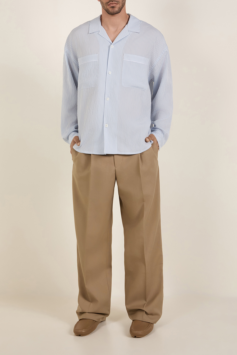 מכנסיים בגזרה מתרחבת